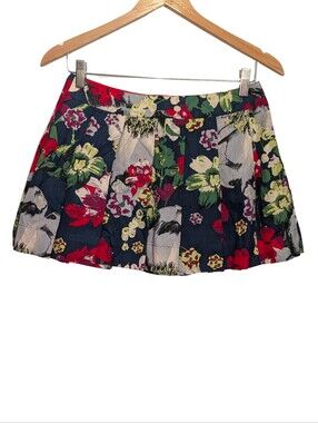 GO Floral Pleated Mini Skirt in Multicolor. Size 5